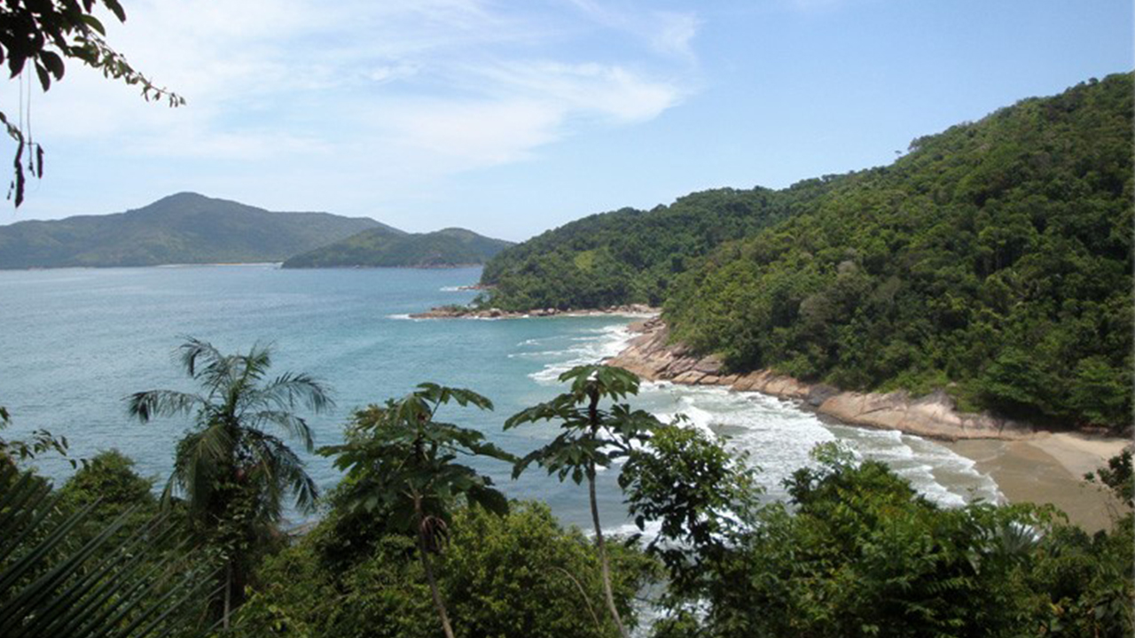 Praia de Fora vista da trilha para a Praia do Godói