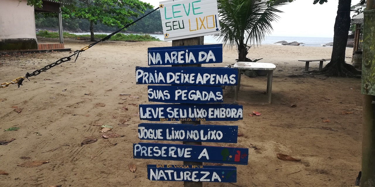 Uma das entradas para a Praia do Camburi