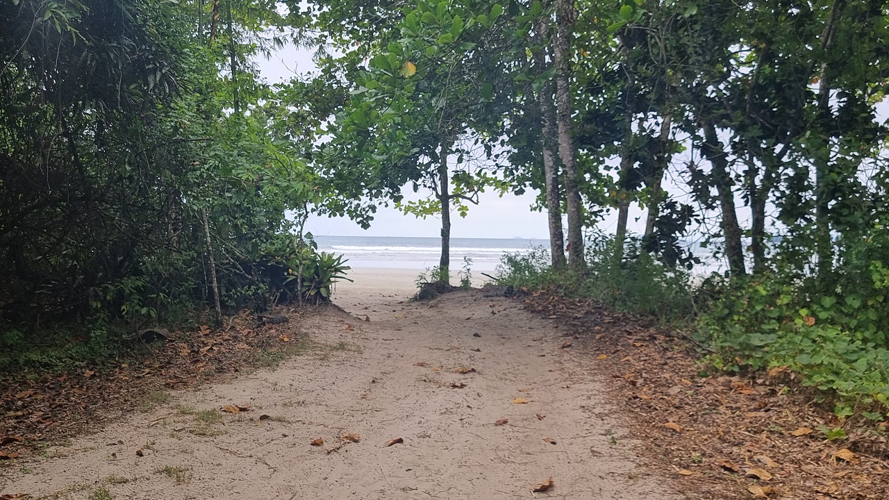 Chegada ao canto direito da Praia da Fazenda pelo "Caminho da Paciência"