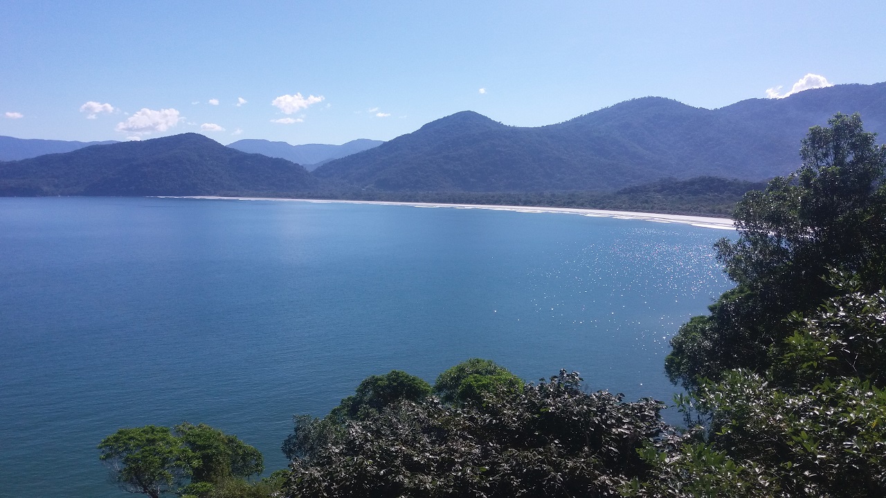 Praia da Fazenda vista da estrada para Vila de Picinguaba