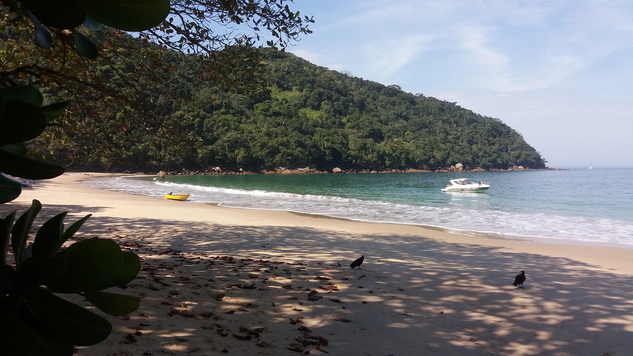 Praia das 7 Fontes e a natureza preservada em seu entorno