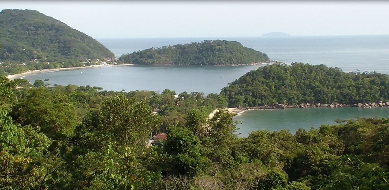 Praia Domingas Dias e Praia do Lázaro ao fundo