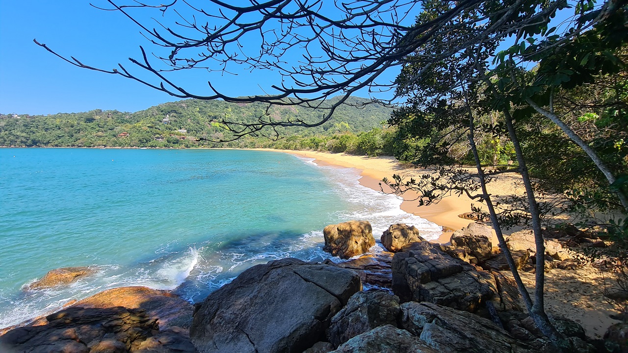 Praia Vermelha do Sul -  Vista da Trilha para a Praia do Amor Perfeito ou Prainha da Vermelha do Sul 