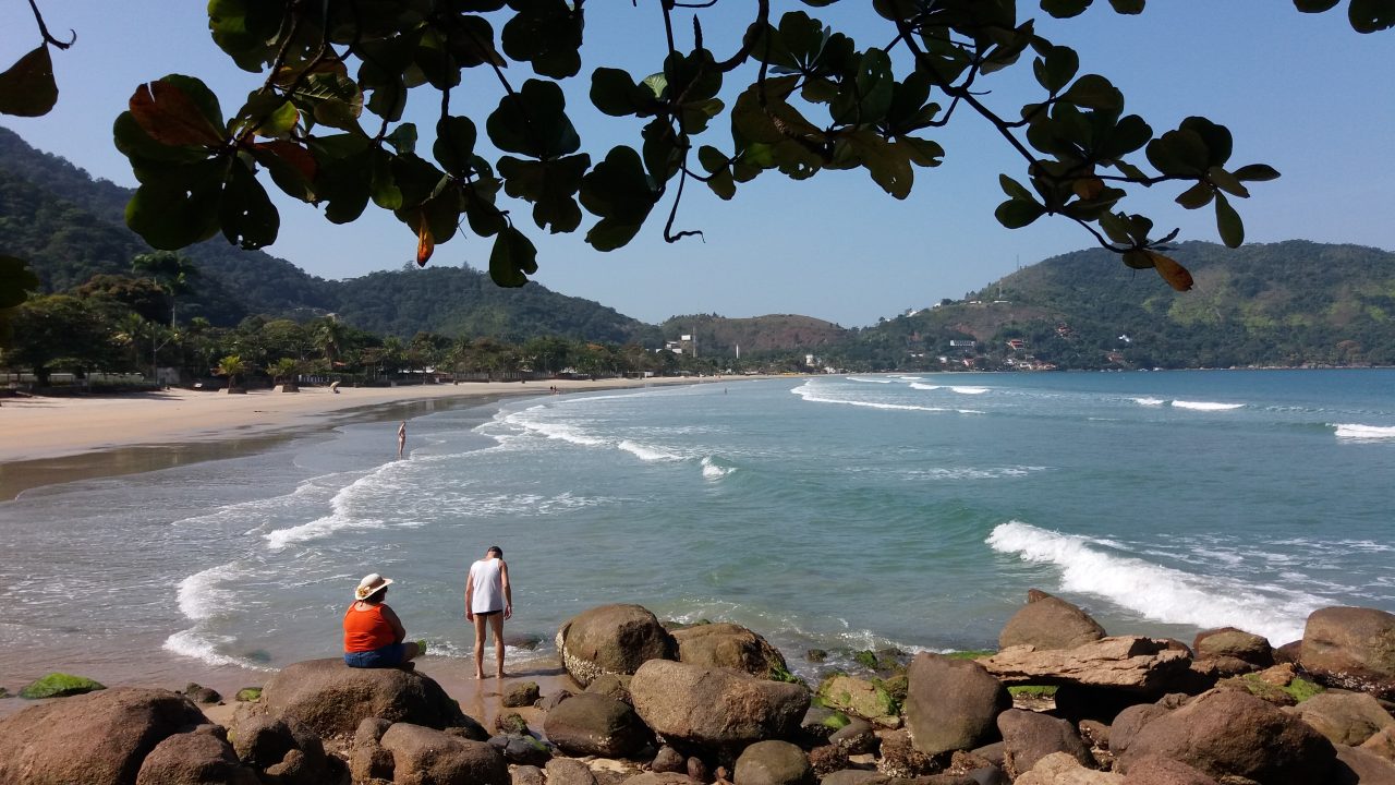 Canto direito da Praia da Enseada