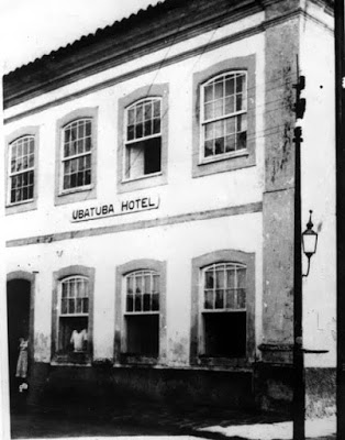 Hotel de Idalina Graça - Década de 1940 - Ficava onde hoje é o Teatro Municipal no antigo Largo da Matriz -Fonte Blog Ubatubense
