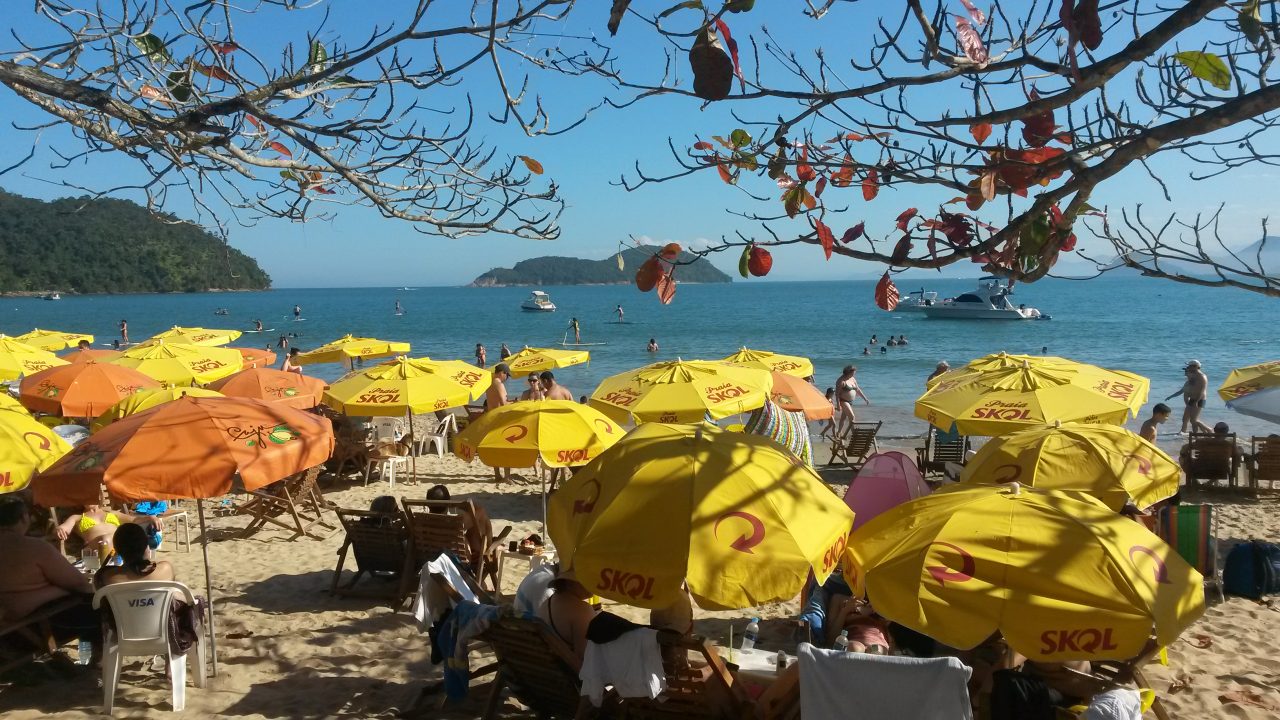 Praia da Almada - Muito movimentada na temporada e feriados