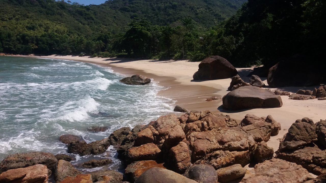 Praia Brava do Sul vista da costeira em seu canto esquerdo