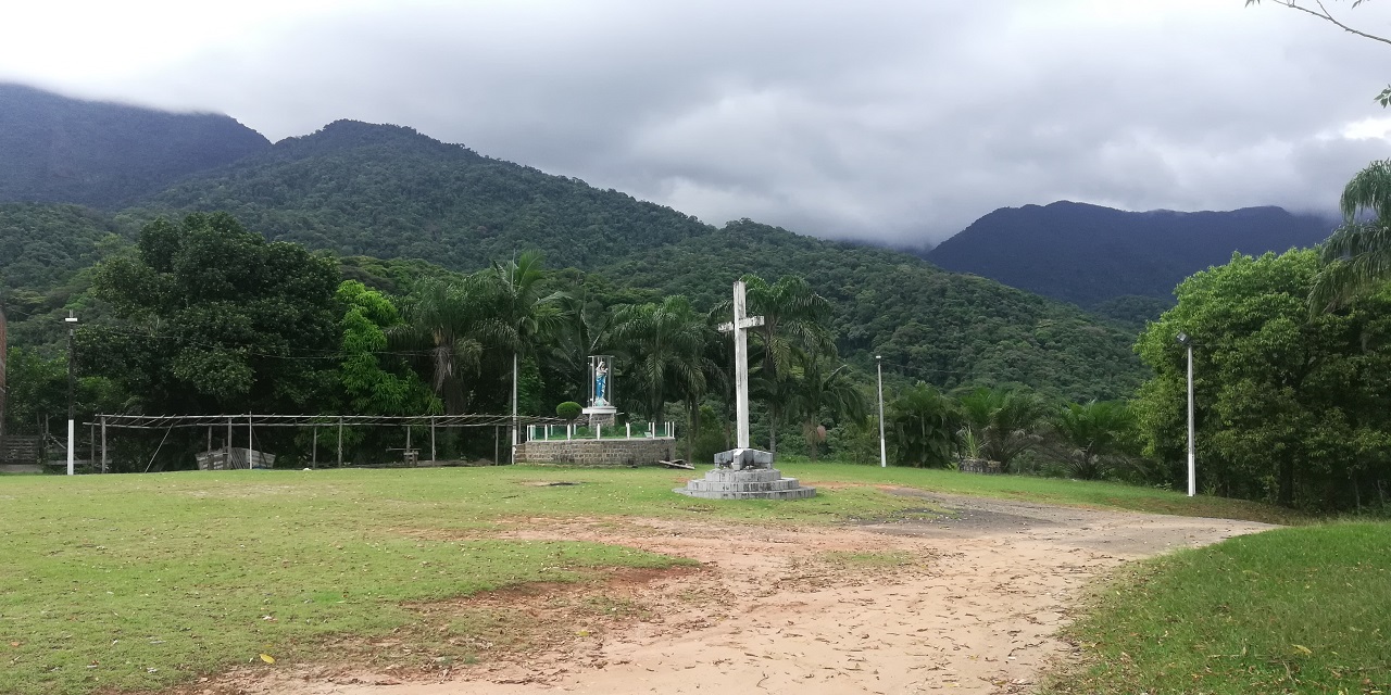 Cruzeiro e Imagem Nossa Senhora das Graças - Localizados no Morro do Emaus Sertão da Quina 