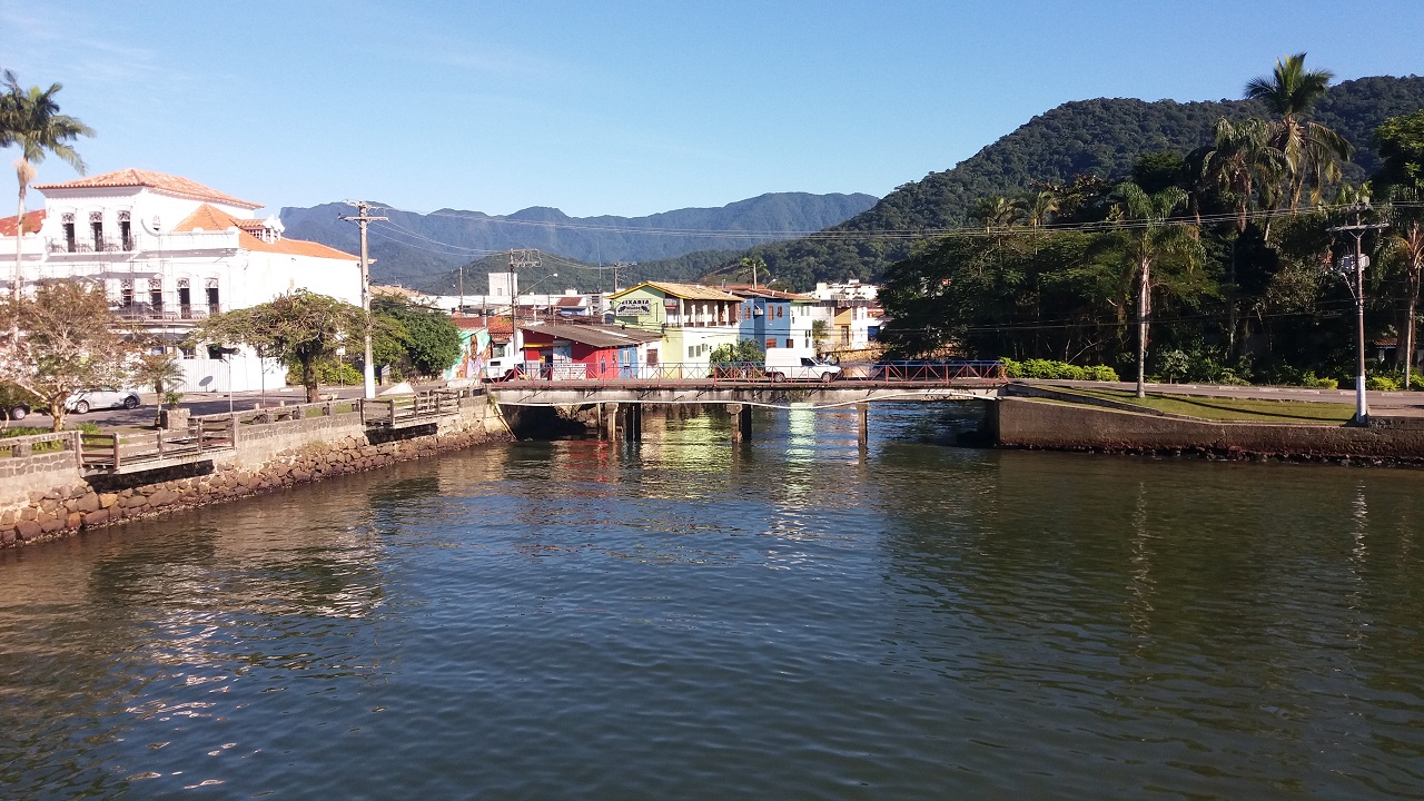 Ilha dos Pescadores e o Sobradão do Porto a esquerda da imagem