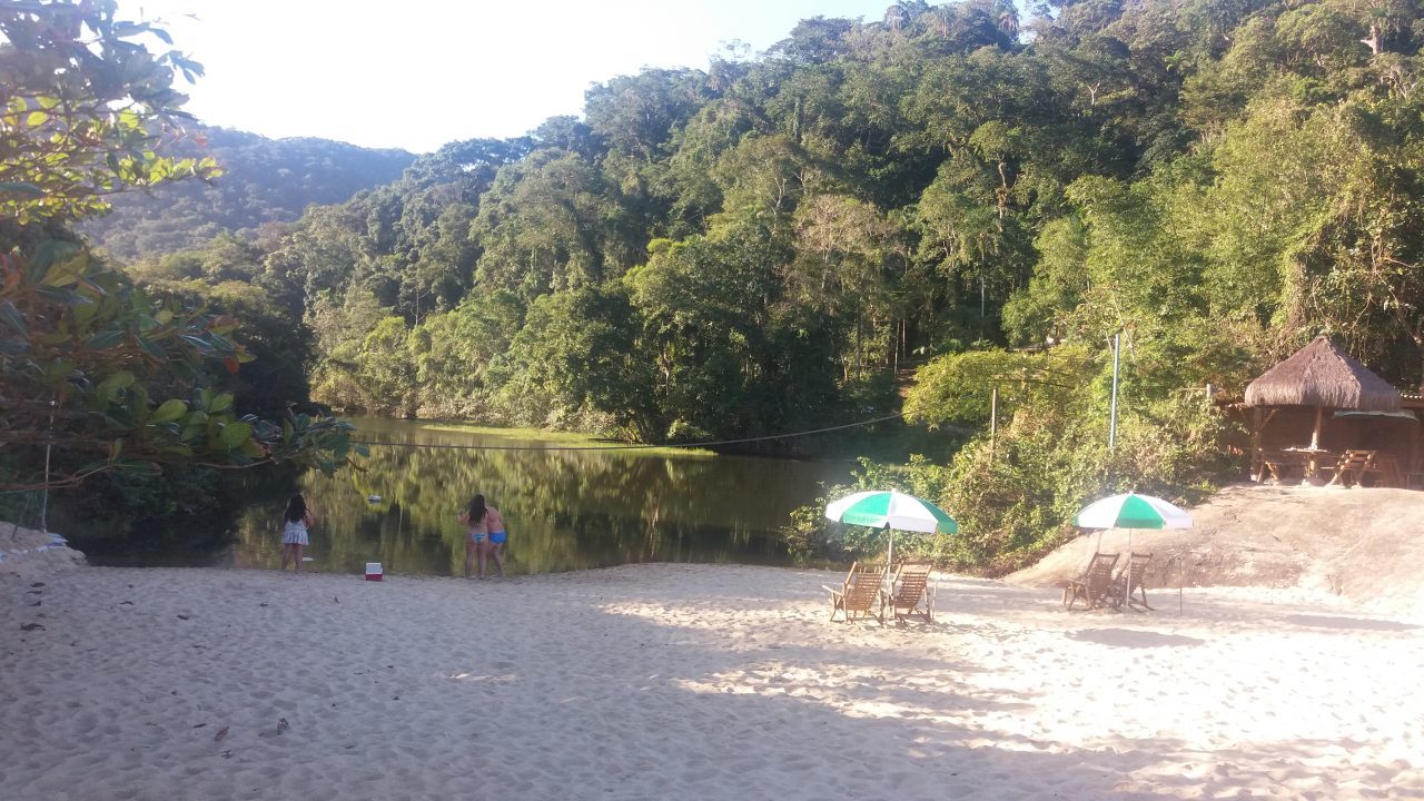 Lagoa no canto esquerdo da Praia do Prumirim