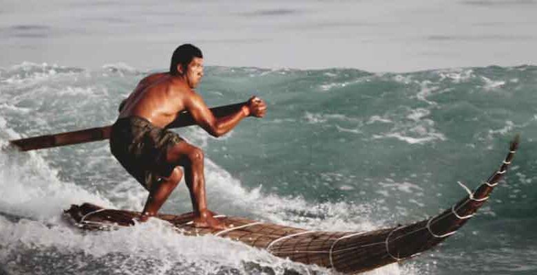 Stand Up Paddle - Imagem extraída de https://reme.paddles.com.br/historia-do-stand-up-paddle-sup/