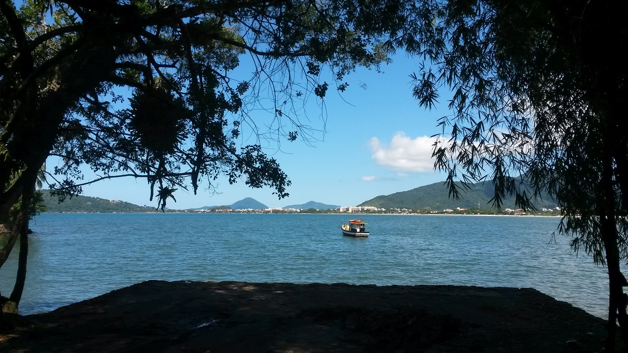 Praia do Matarazzo e ao fundo Praia do Itaguá 