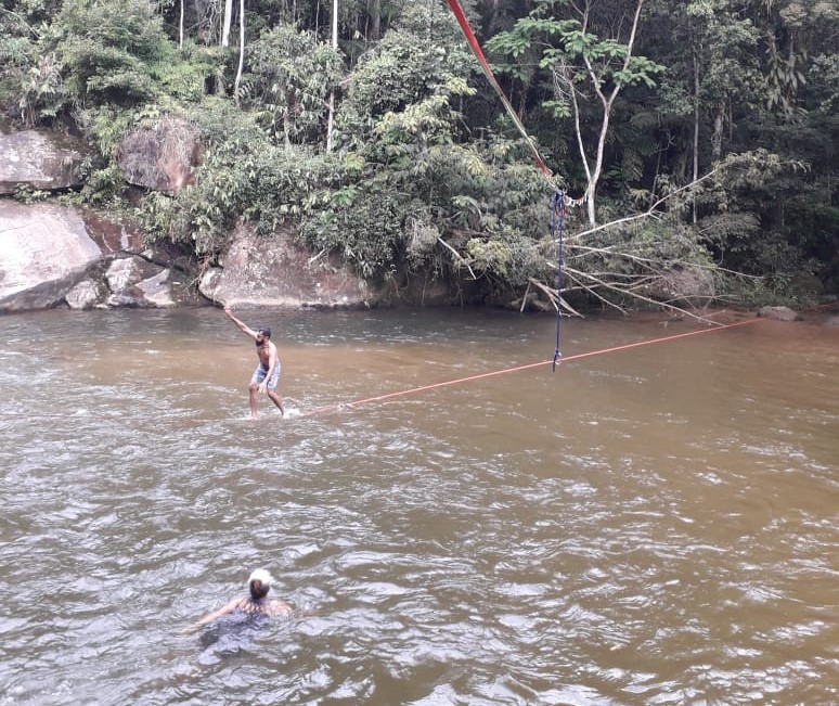 "Slackline" na Cachoeira do Prumirim - Imagem de Felipe Almeida