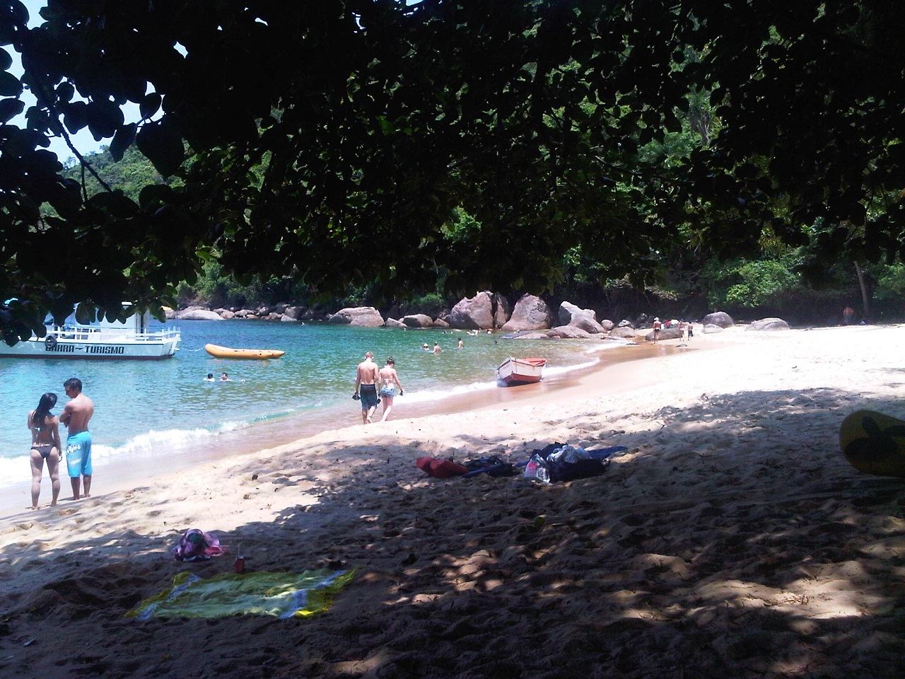 A Praia do Cedrinho tem muitas áreas de sombra