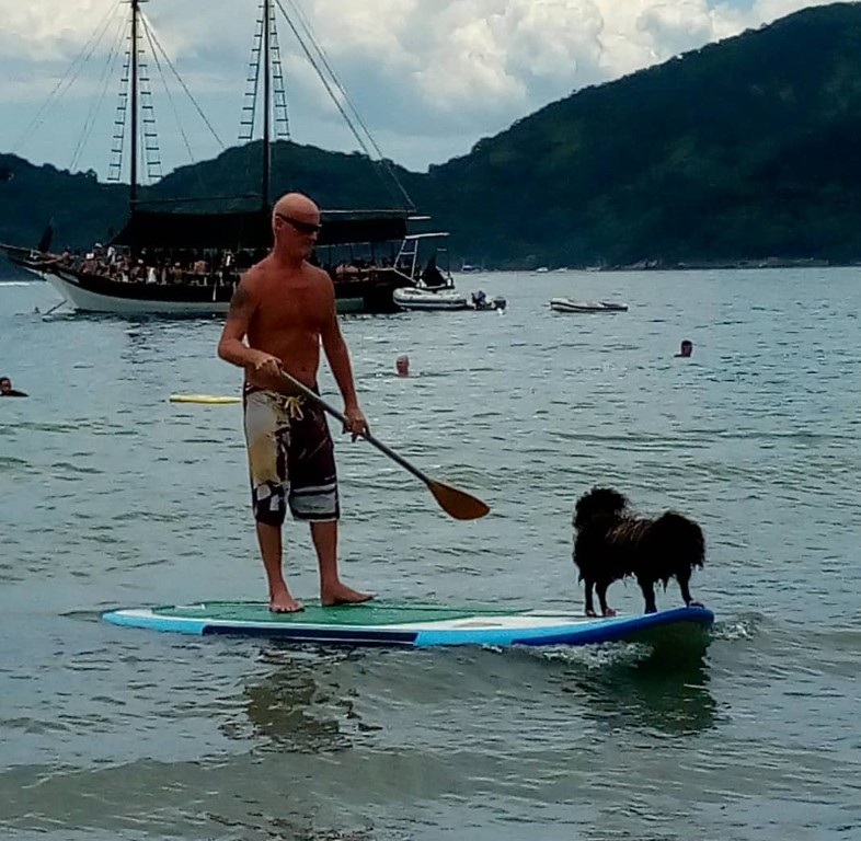 Bob Marley o cão surfista de Ubatuba