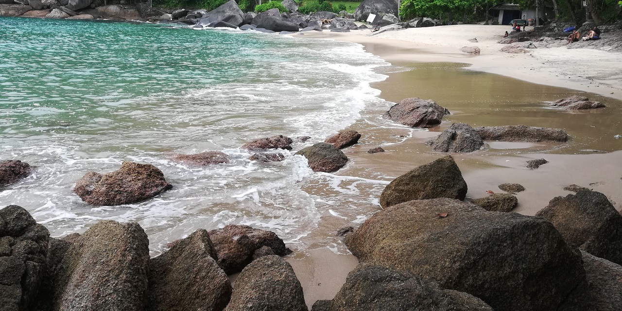 Praia do Saco das Bananas - Acesso terrestre somente por trilha