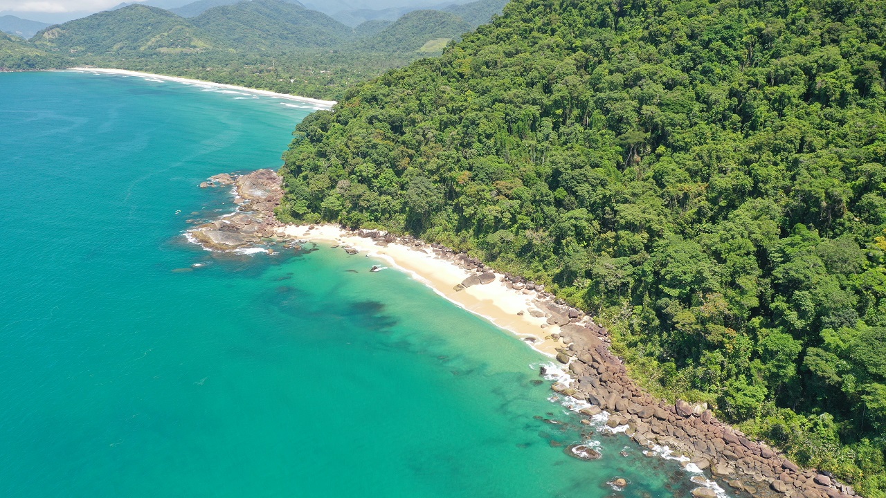 Praia Brava de Itamambuca e Praia de tamambuca ao fundo - Imagem de @brunoamirimagens