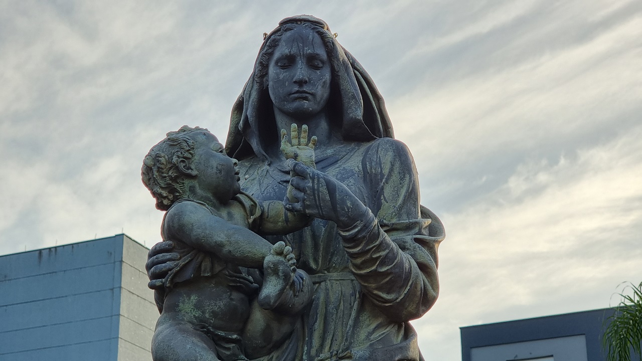 Você sabia que em Ubatuba temos uma estátua que foi presente de um papa?