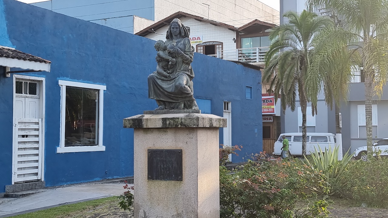 Estátua Regina Pacis