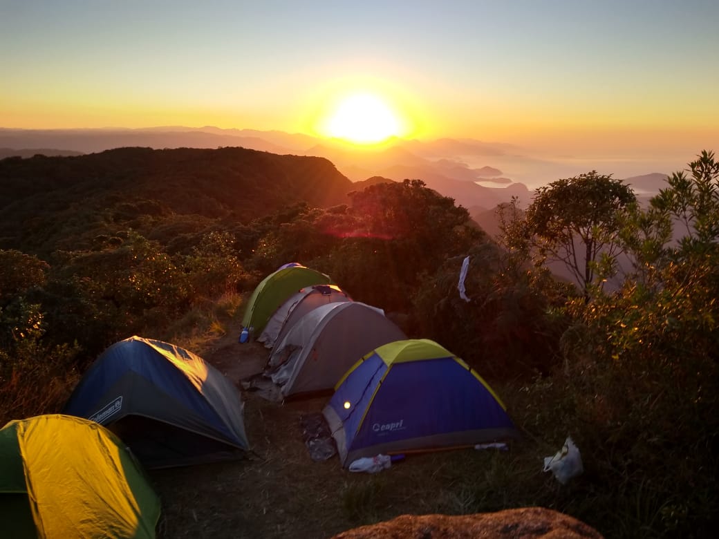 Caiçara Ecoturismo - Acampamento no Pico do Corcovado