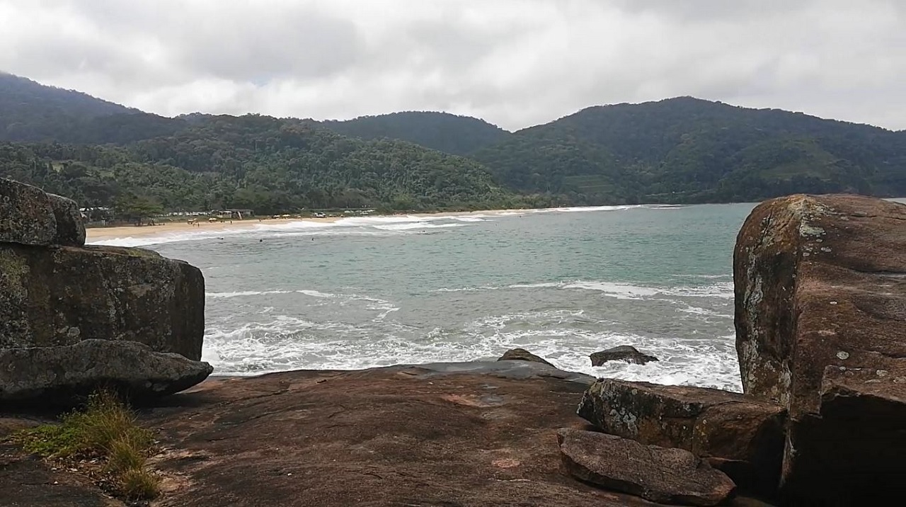 Praia Vermelha do Norte vista da costeira em seu canto direito