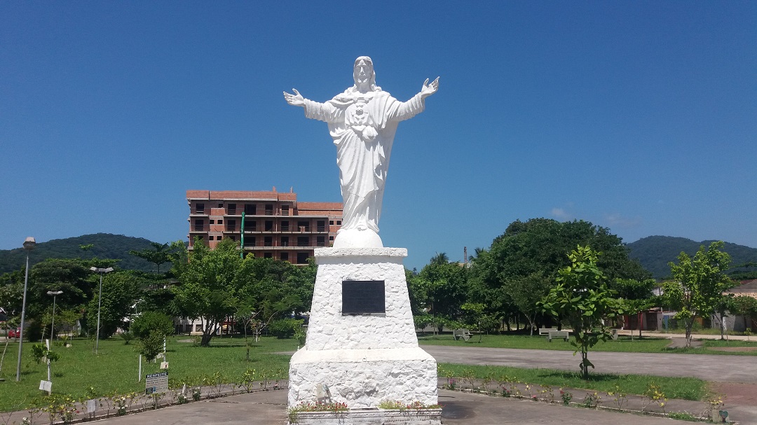 Você sabia que Ubatuba também tem seu Cristo Redentor?