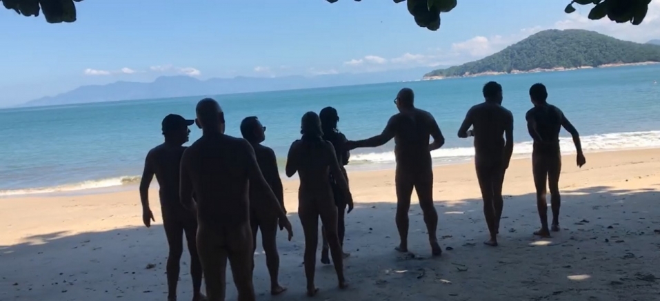 Nudismo na Praia Mansa em Ubatuba