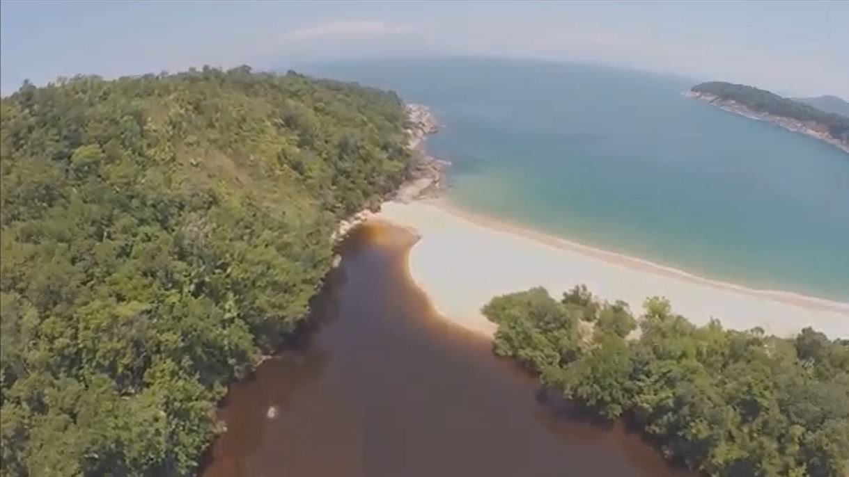 Canto esquerdo da Praia da Lagoa