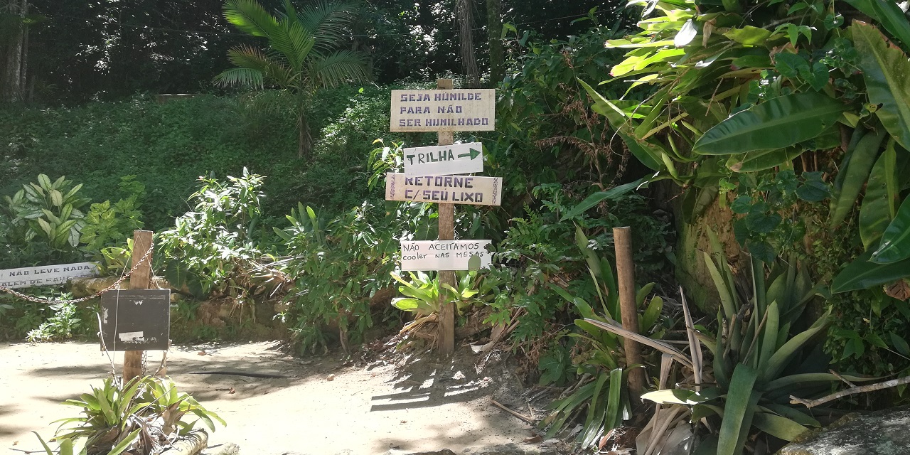 Trilha entre Praia Terra e Praia de Fora Ilha das Couves