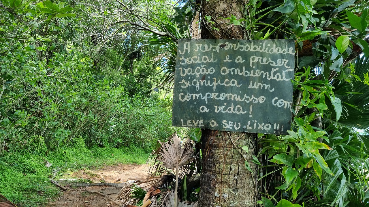 Placa na Trilha das 7 Praias