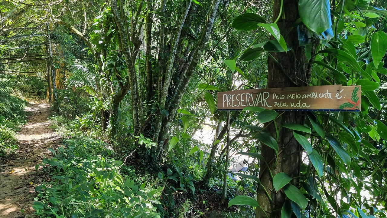 Placa na Trilha das 7 Praias