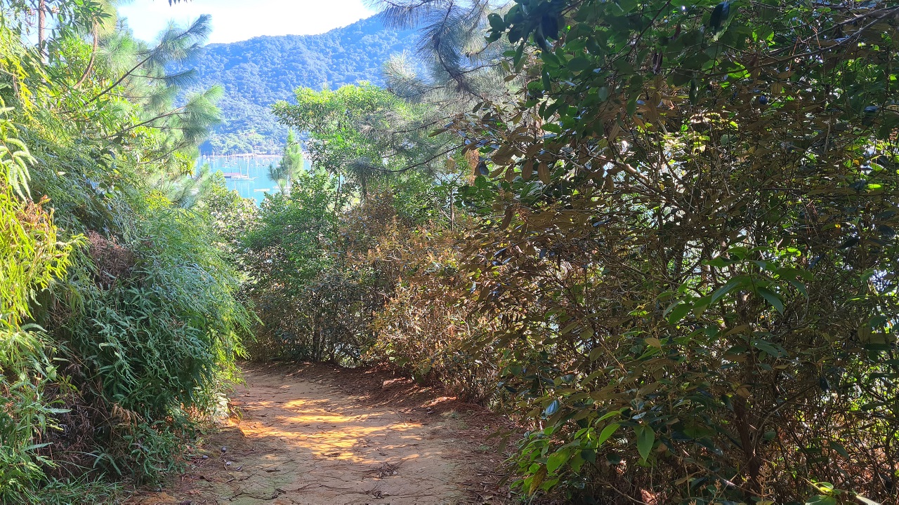 Trilha para a Praia das 7 Fontes