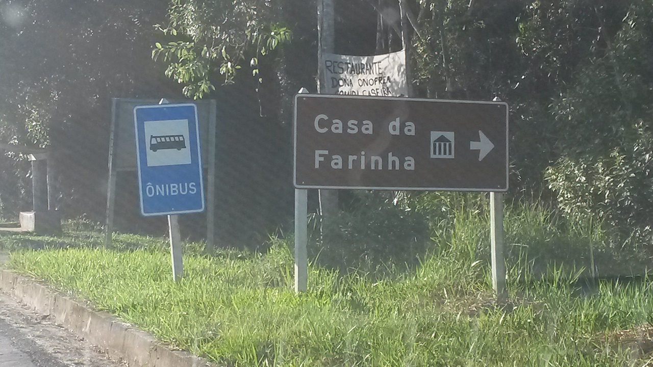 Casa da Farinha - Sinalização na rodovia Rio-Santos