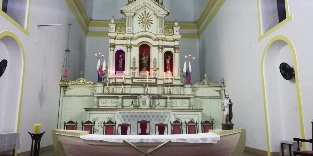 Altar da Igreja Matriz em forma de canoa