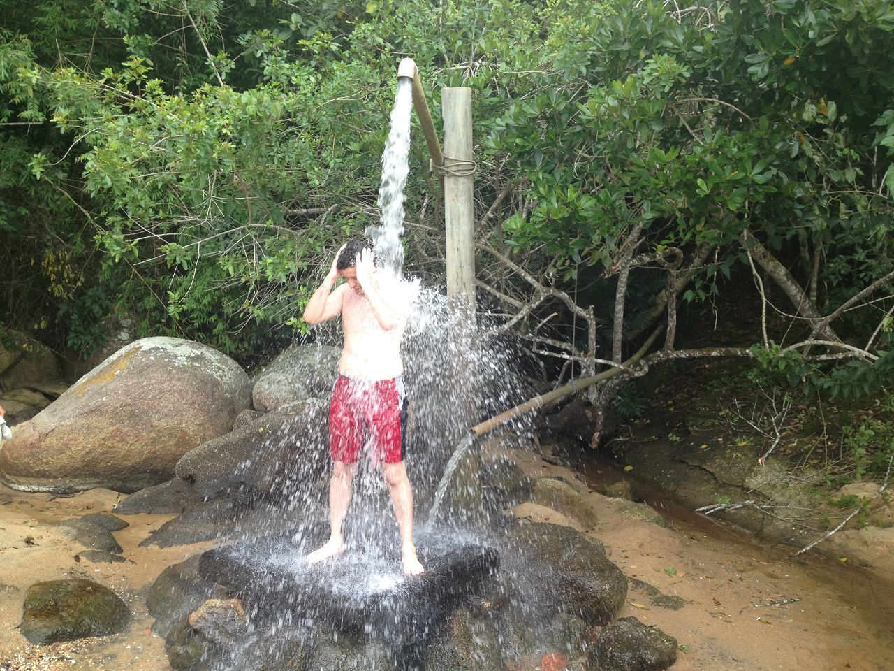 Ducha na Praia do Engenho