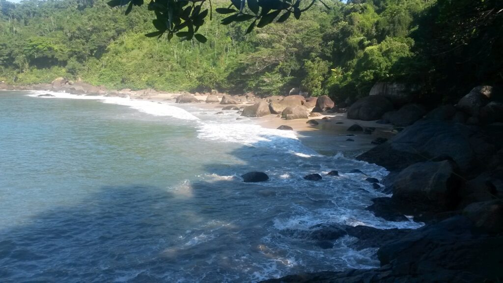 Praia Saco da Mãe Maria vista da costeira