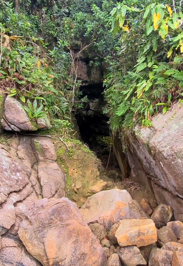 Gruta na Costeira - Praia Grande do Bonete