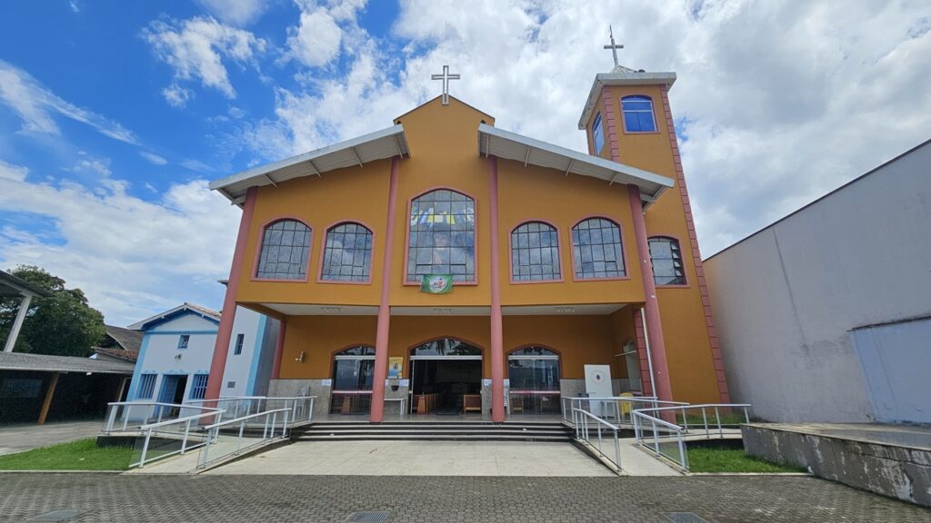 Paróquia Nossa Senhora das Dores e Capela ao lado