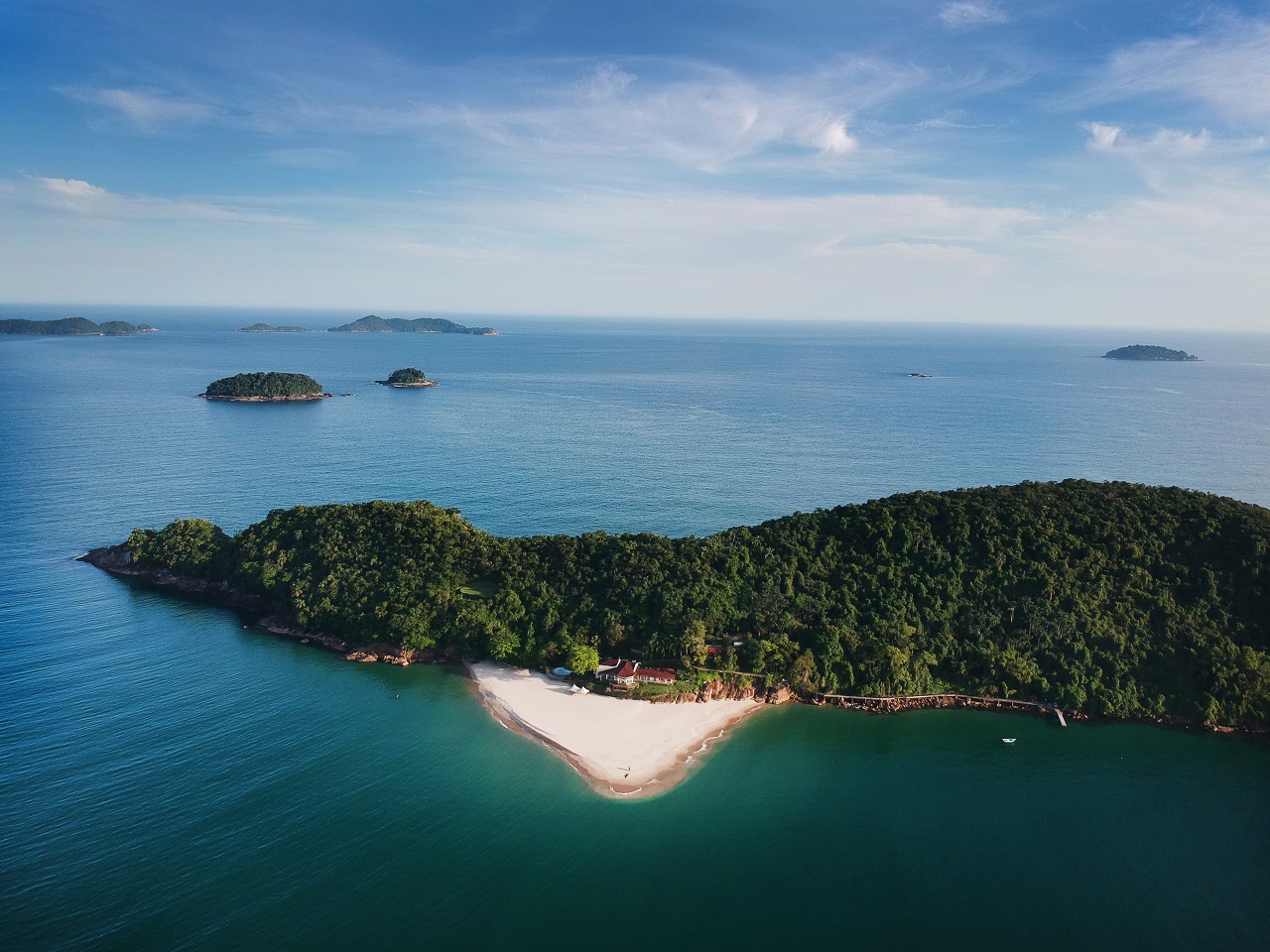 Praia da Ilha dos Porcos - Imagem de @caminhos.do.sup