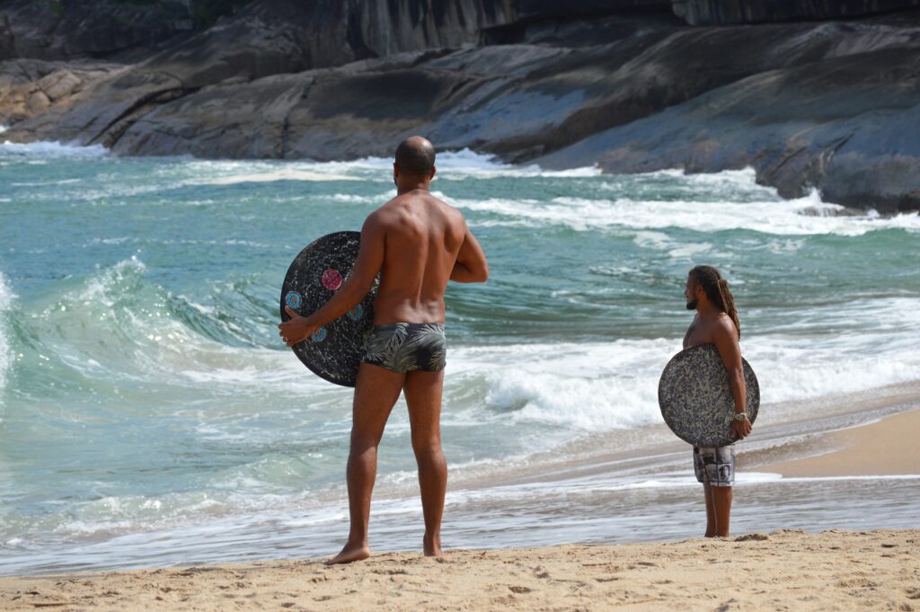 Sonrisal na Praia da Sununga - Precursor do skimboard