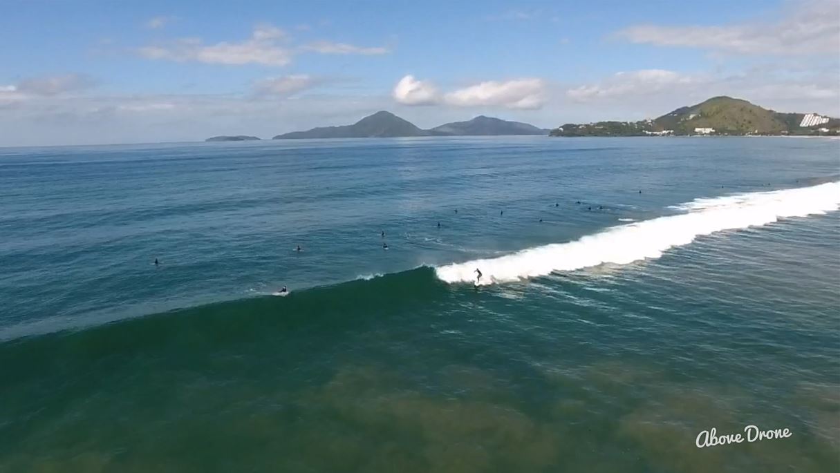 Surf em Ubatuba - Imagem de @abovedrone