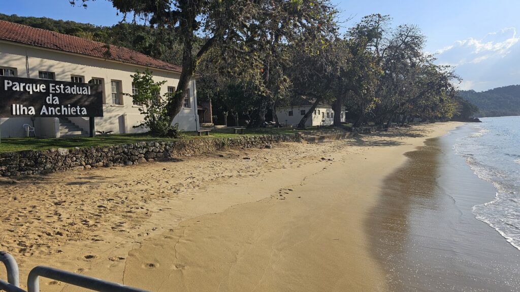 Expedição encontra sacos de lixo em primeira visita ao fundo do mar