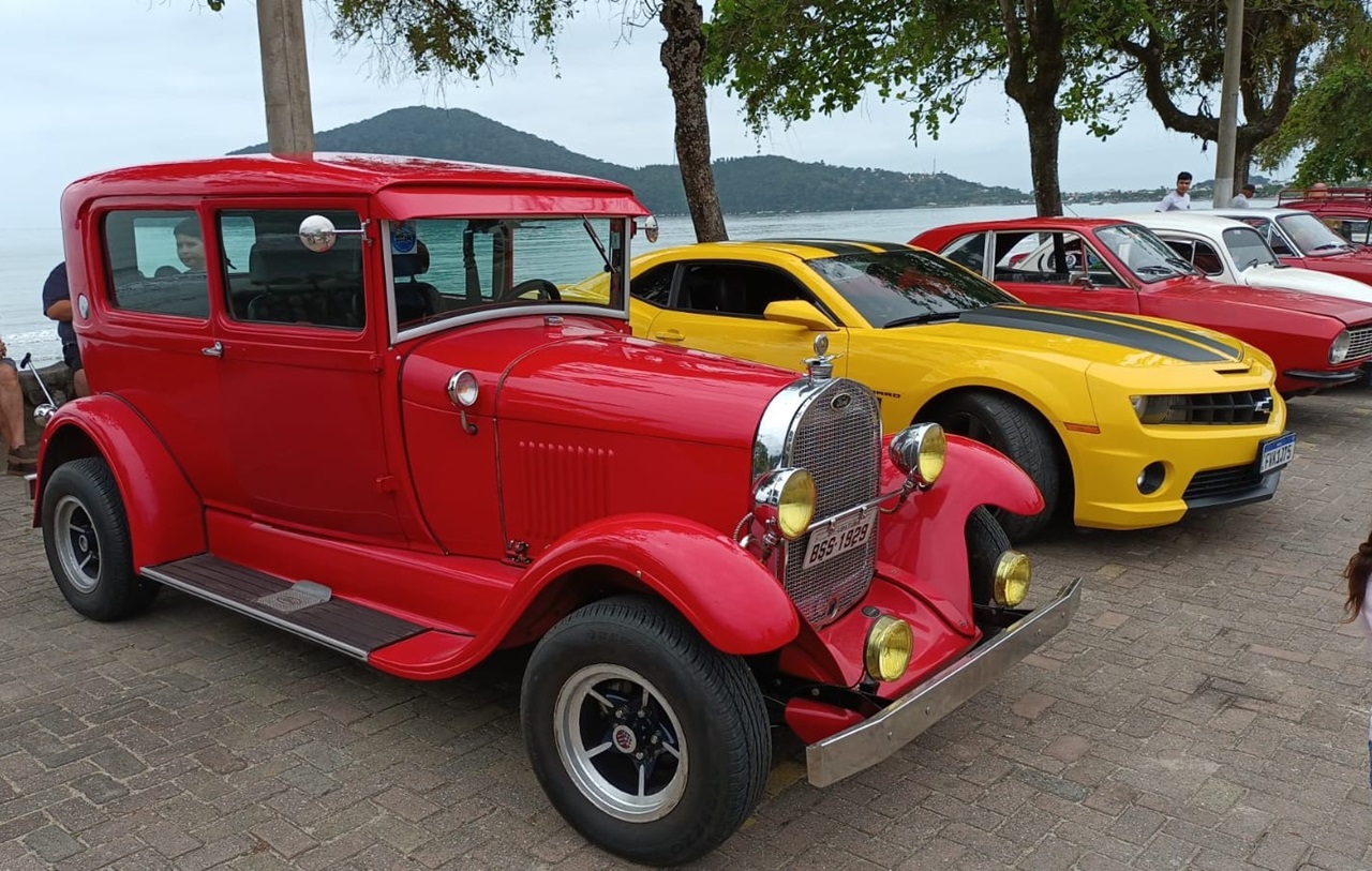 Encontro Ubatuba de Carros Antigos