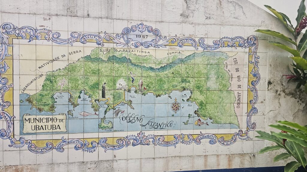 Mapa de Ubatuba em azulejo no prédio da SETUR - 1967