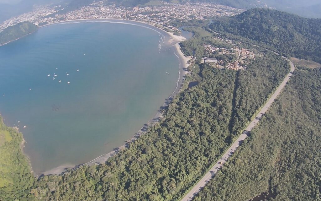 Vista aérea da Praia da Barra Seca e região