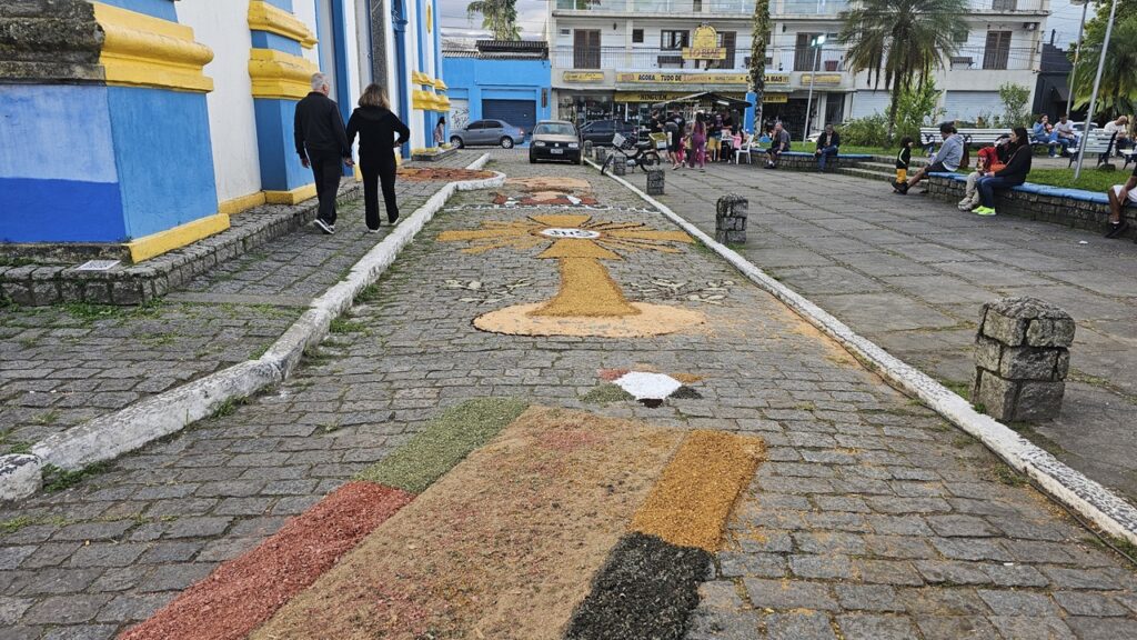 Tapetes coloridos no Corpus Christi