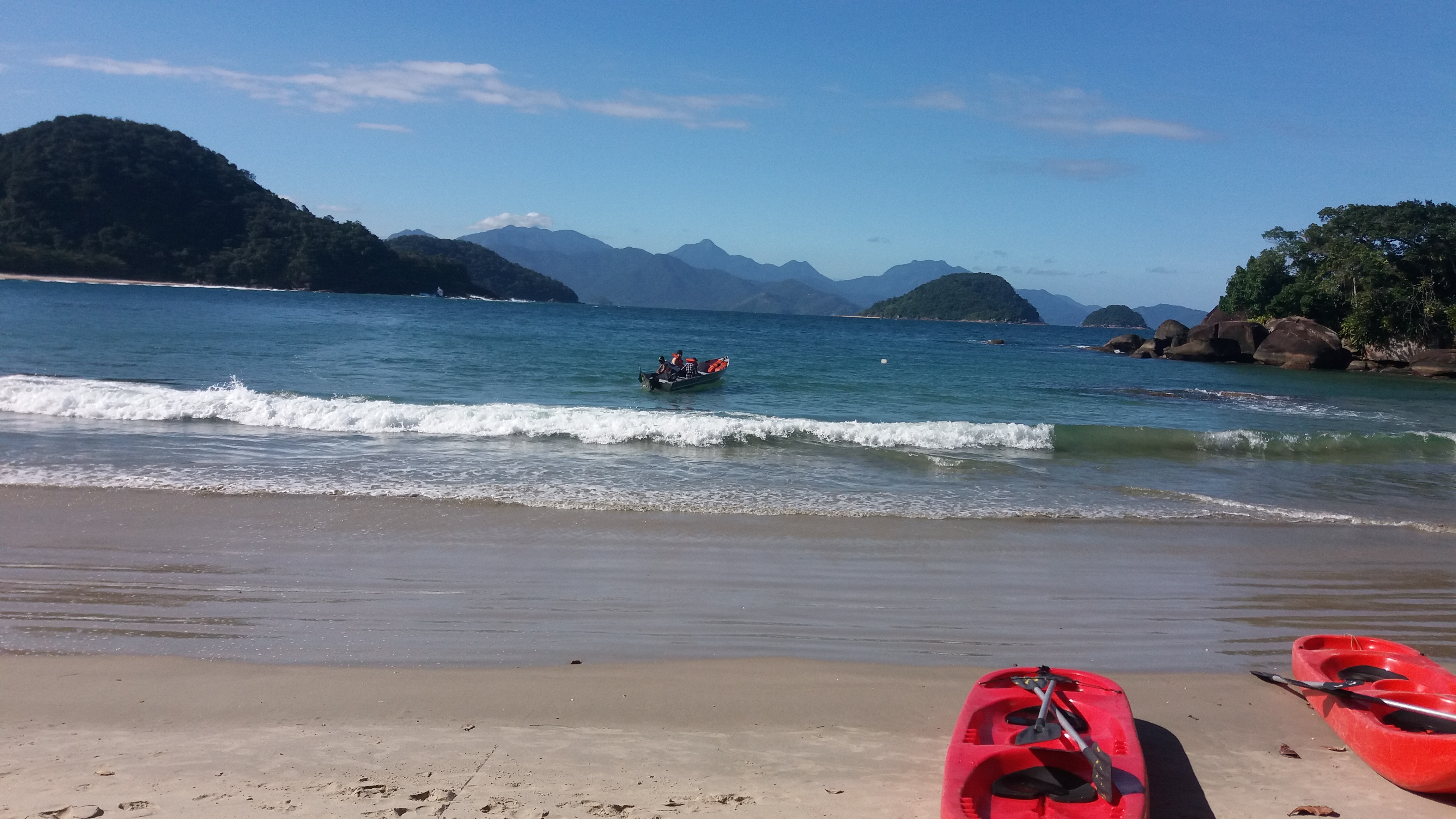 Canto direito da Praia do Félix e Ilha do Prumirim ao fundo