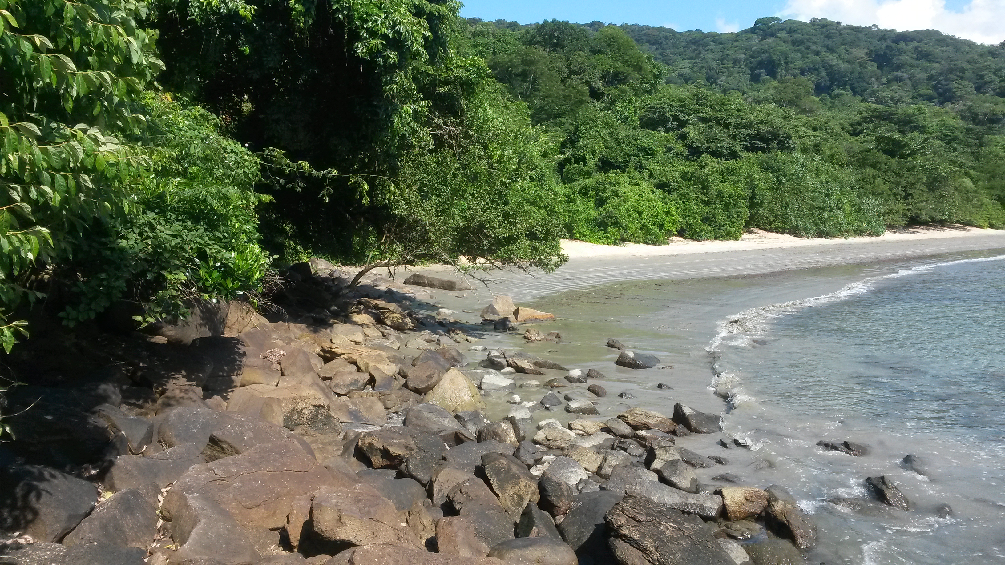 Praia dos Carneiros vista da costeira no canto direito