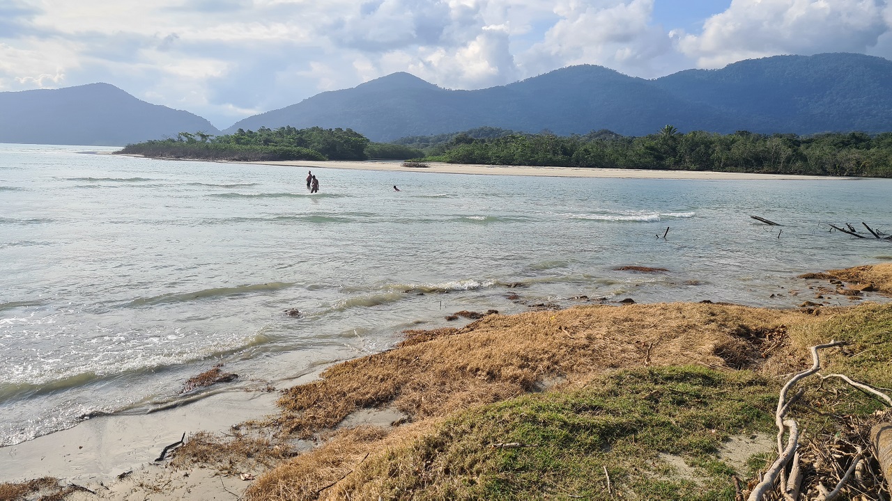 Praia das Bicas