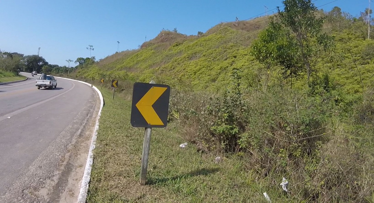 Trilha para a Praia da Barra Seca